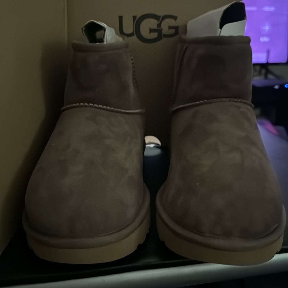 It is a Ugg classic mini 2, a woman size 9 . The color is smoke plume .